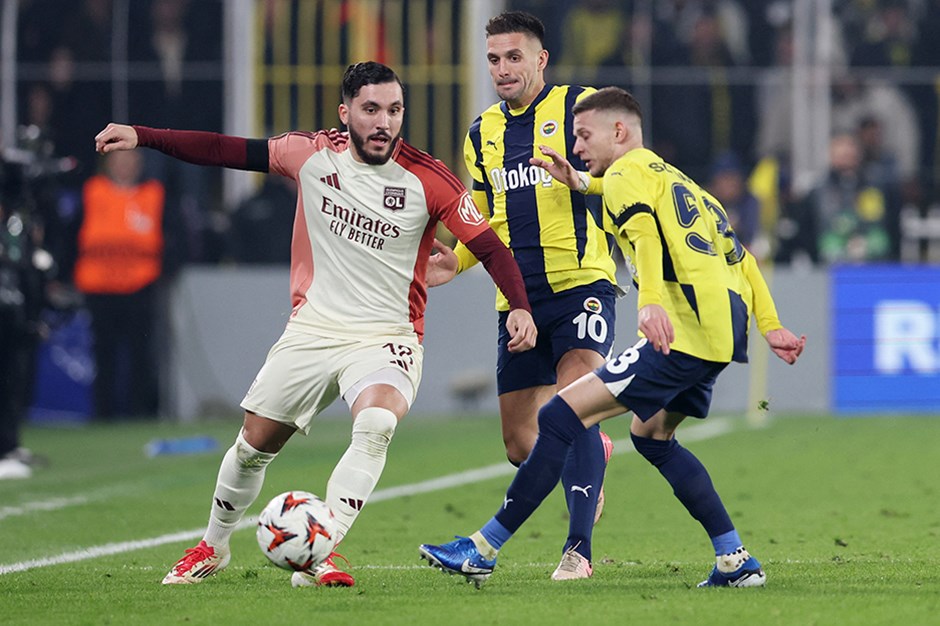 Fenerbahçe play-off biletini son maça bıraktı