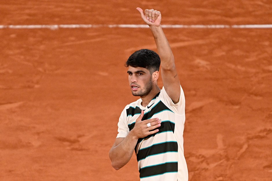 Carlos Alcaraz set vermeden yarı finale yükseldi