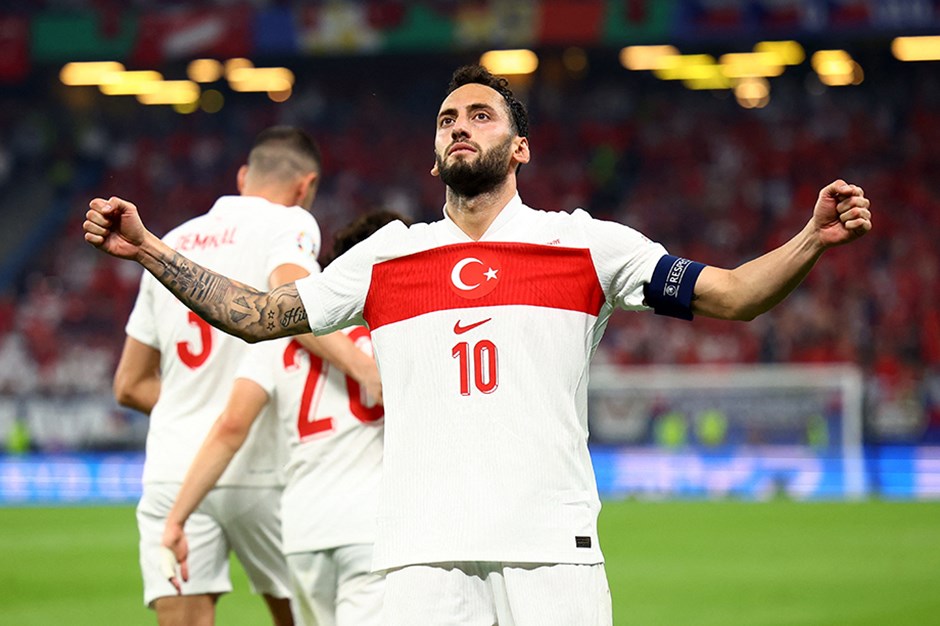 Hakan Çalhanoğlu'nun golü en iyiler arasında