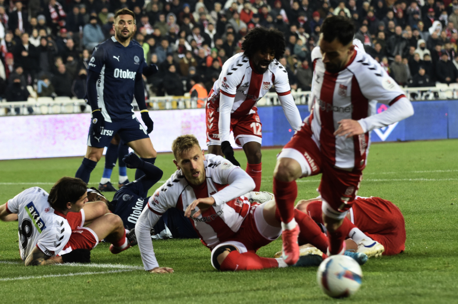 Trio'da Sivasspor-Fenerbahçe maçına damga vuran pozisyon tartışılmadı bile: "Açık, bariz, net..."  - 7. Foto