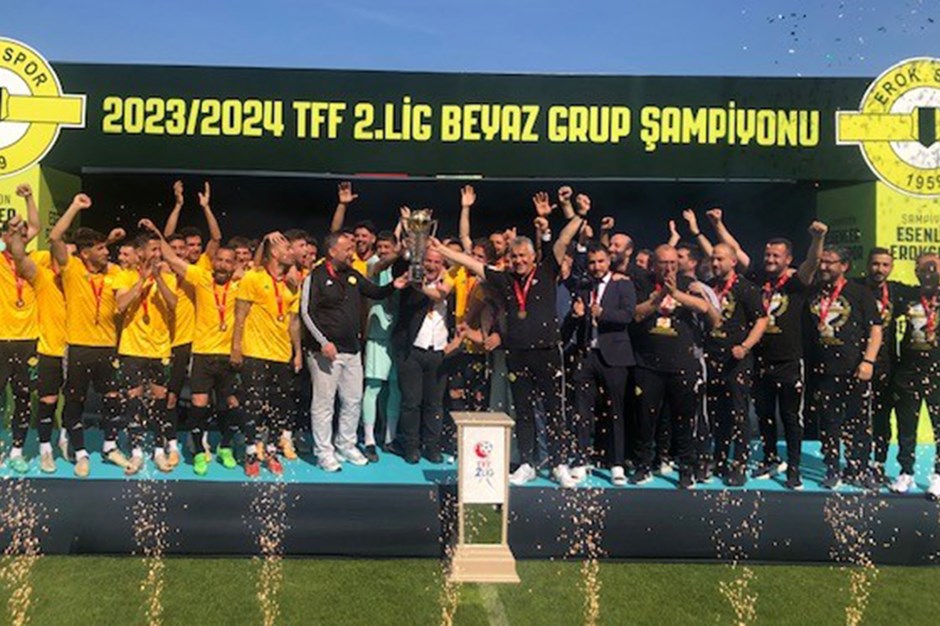 1. Lig'e çıkan Esenler Erokspor kupasına kavuştu