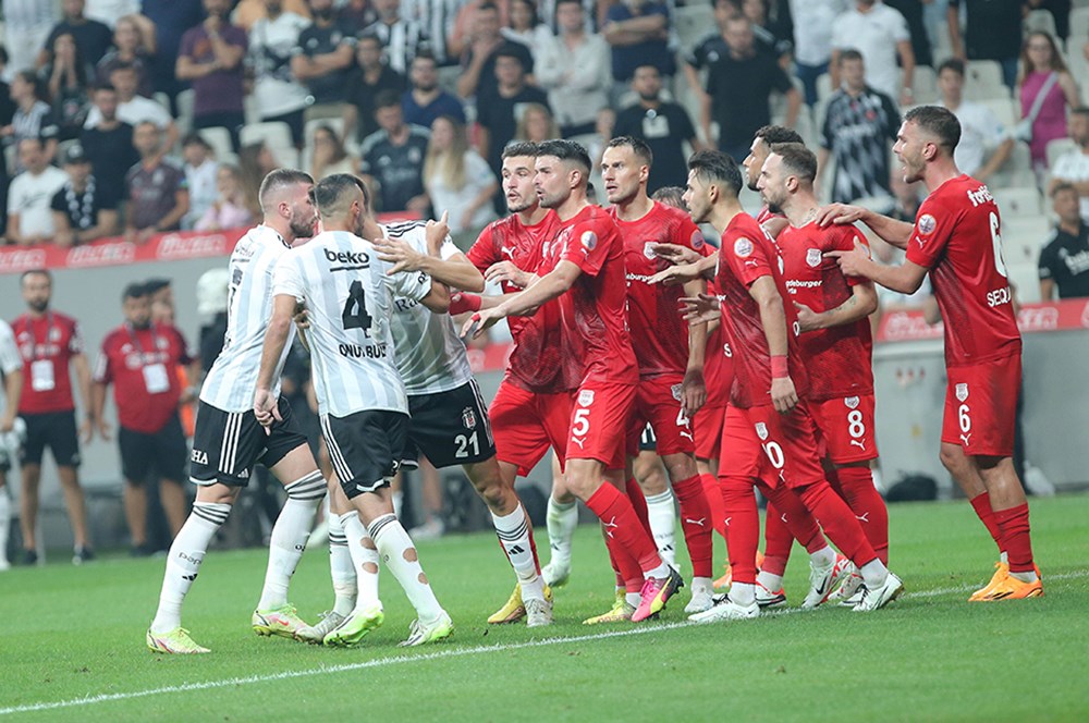 "Bu oyun Kiev'e yetmez" - Spor yazarları Beşiktaş için ne dedi?  - 1. Foto