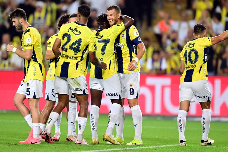 Fenerbahçe, 3 puanı tek golle aldı: Jose Mourinho galibiyetle başladı