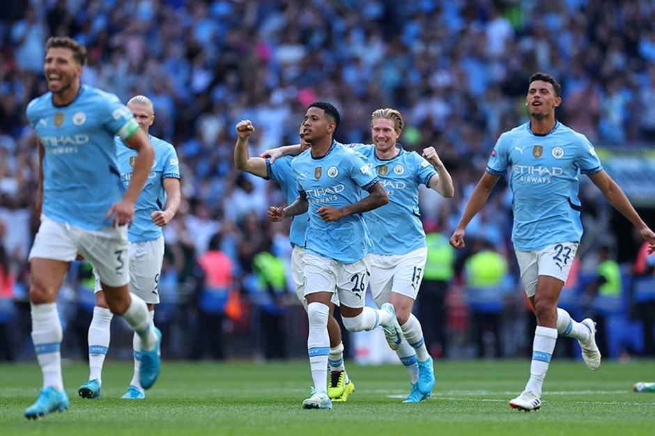 Manchester City sezonun ilk kupasını ezeli rakibi karşısında kazandı