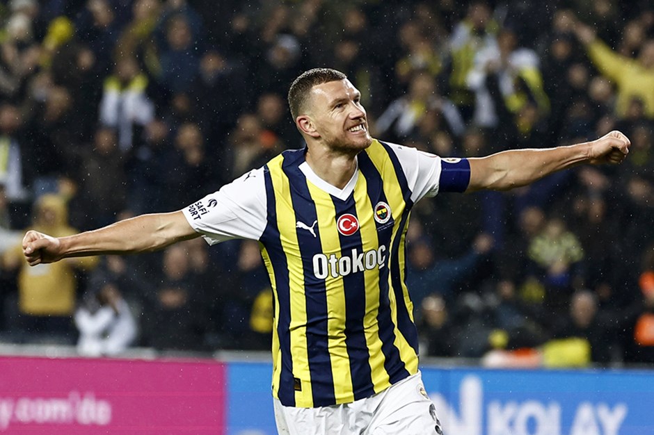 Fenerbahçe, Edin Dzeko'dan gelecek haberi bekliyor