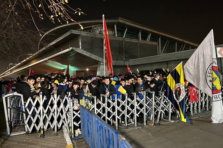 Fenerbahçe maçı öncesi Hollanda'da olay: Türk taraftarlara saldırdılar