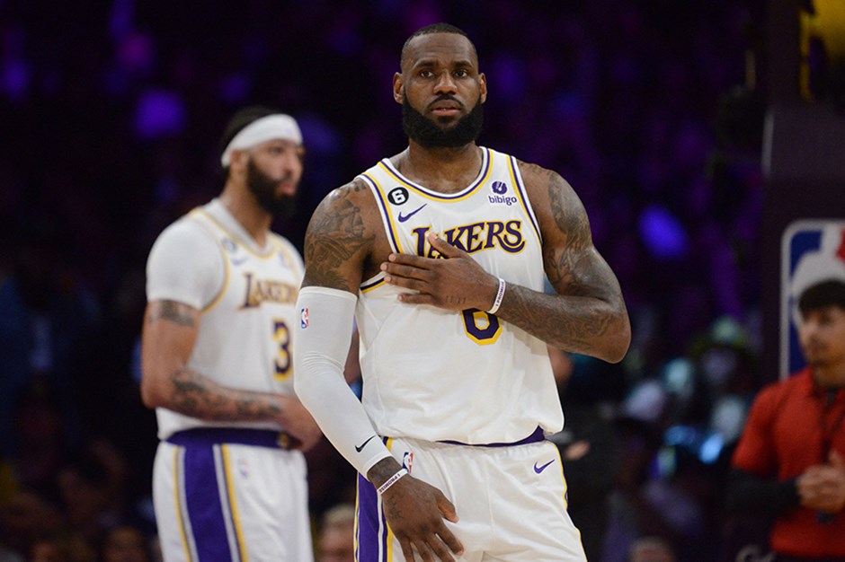 Anthony Davis ve LeBron James, Lakers'ı galibiyete taşıdı
