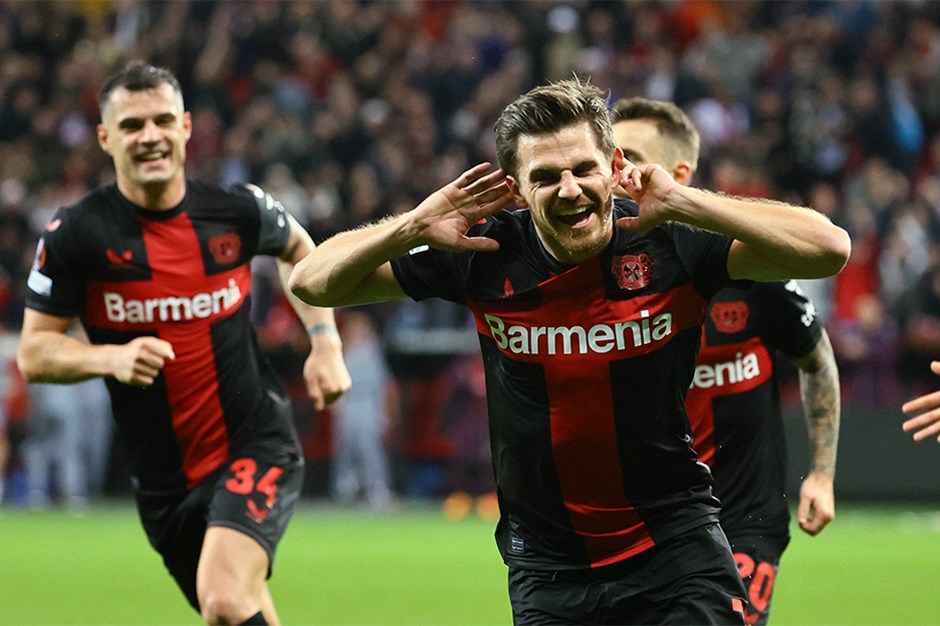Bayer Leverkusen ikinci yarıda bulduğu gollerle avantajı aldı