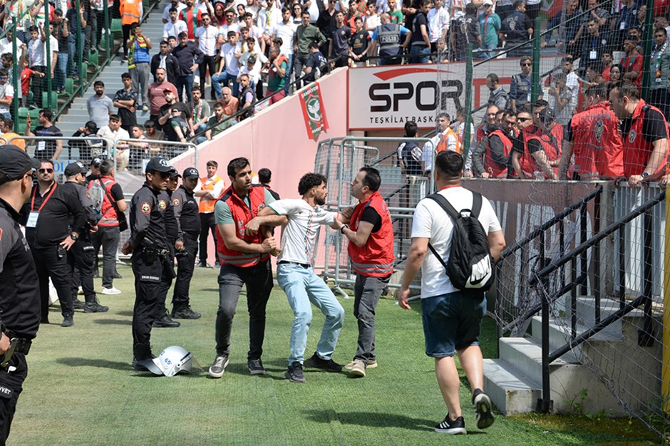 Diyarbakır'daki maçta olay: 3 bin taraftar stada giremedi, 14 gözaltı