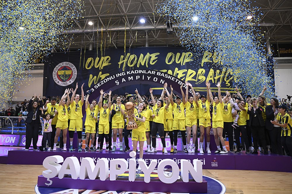 Fenerbahçe şampiyonluk kupasını kaldırdı   - 8. Foto