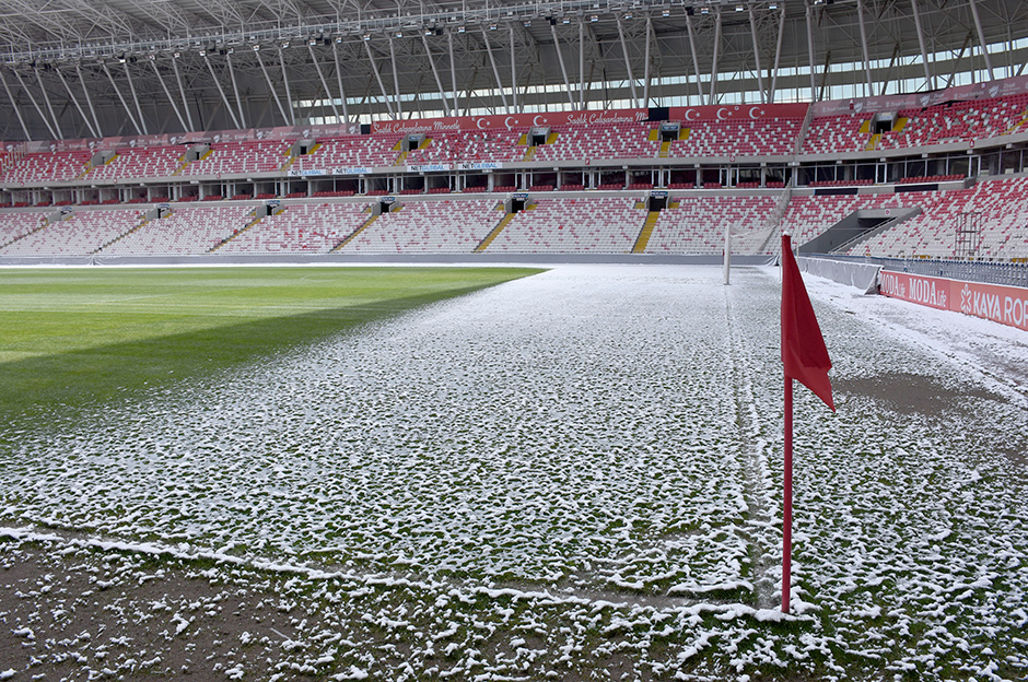 Sivasspor - Fenerbahçe maçı öncesi zeminin son durumu: Hava eksi 14 derece  - 4. Foto