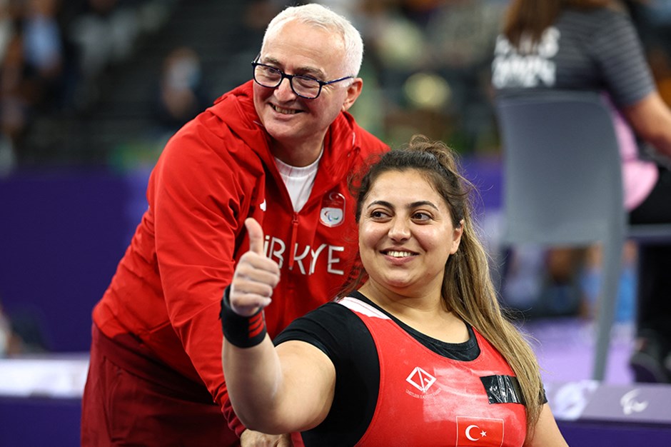 Sibel Çam'dan Paris 2024 Paralimpik Oyunları'nda bronz madalya