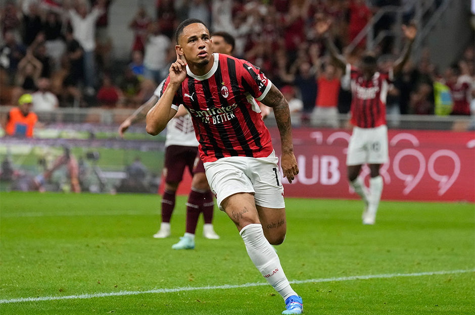 İtalya Serie A'da geçtiğimiz sezon şampiyonluğa ulaşan Napoli'de oynayan 25 yaşındaki futbolcu Milan'a döndü.