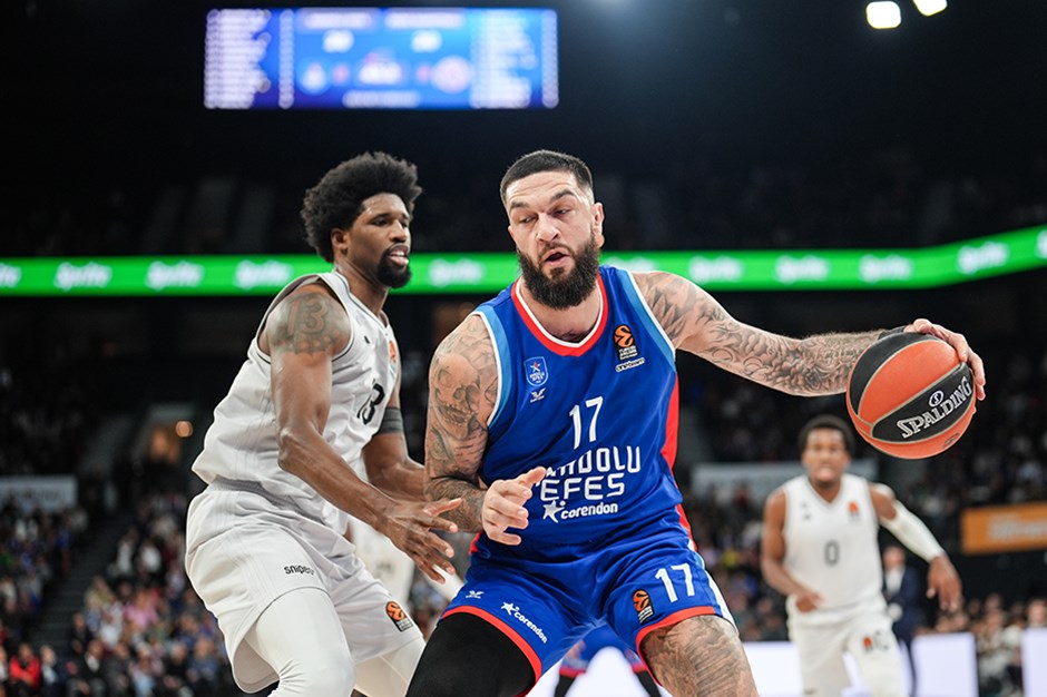 Anadolu Efes evinde Paris'e kaybetti