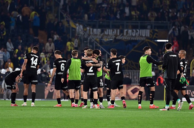 Derbi Avrupa'da manşetlerde: Fenerbahçe-Beşiktaş maçı için olay ifade  - 3. Foto