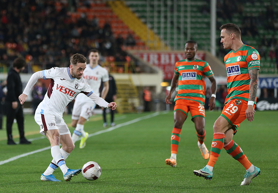 En golcü defans hattı: Süper Lig devi zirvede fark attı  - 17. Foto