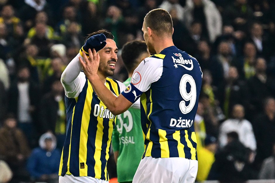 Fenerbahçe Sivasspor'u farklı geçti, zirveyi geri aldı- Son Dakika