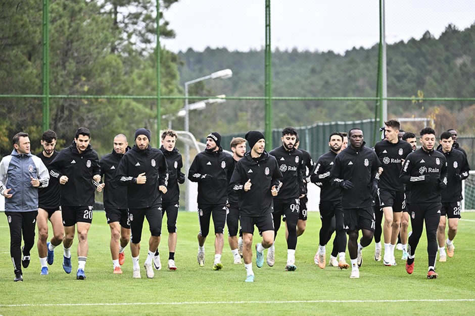 Beşiktaş'ın Fenerbahçe maçı kamp kadrosu açıklandı