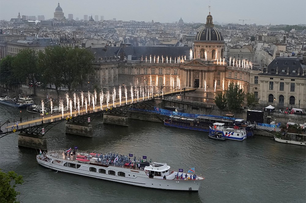 2024 Paris Olimpiyatları: Açılış töreninden kareler  - 10. Foto