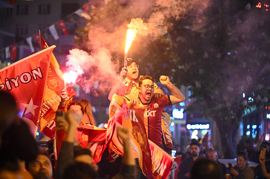 Galatasaraylı taraftarlardan unutulmaz şampiyonluk fotoğrafları!