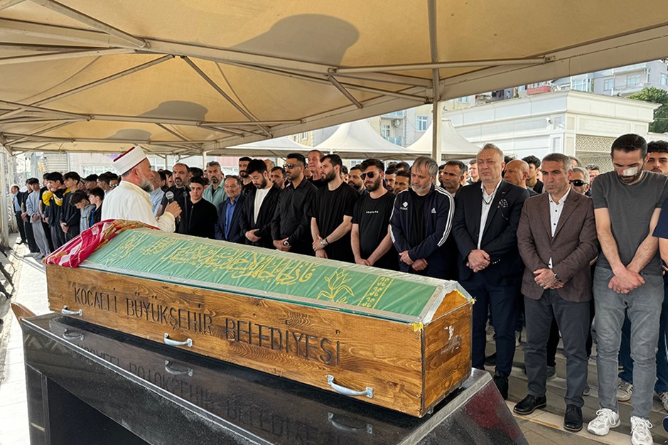 Trafik kazasında hayatını kaybeden milli sporcu Sıla Medine Kavurat, Kocaeli'de defnedildi