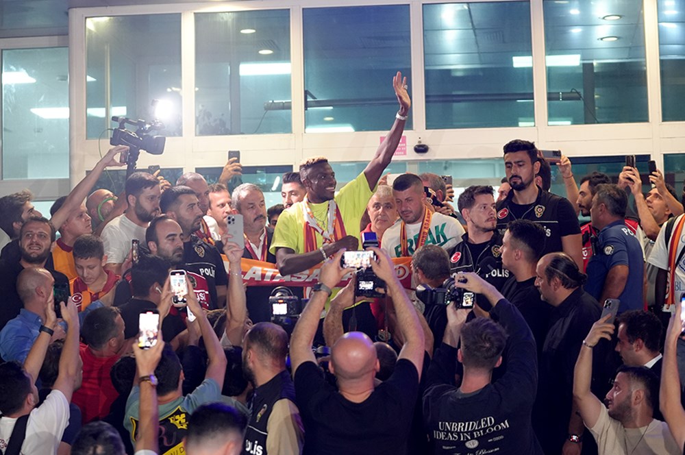 Victor Osimhen, İstanbul'a geldi: İşte ilk sözleri...  - 9. Foto