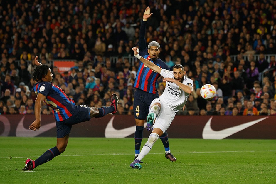 Real Madrid, Camp Nou'da Barcelona'yı 4'leyerek finale yükseldi