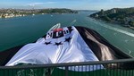 Beşiktaş'ın bayrağı İstanbul Boğazı'ndaki köprülere asıldı