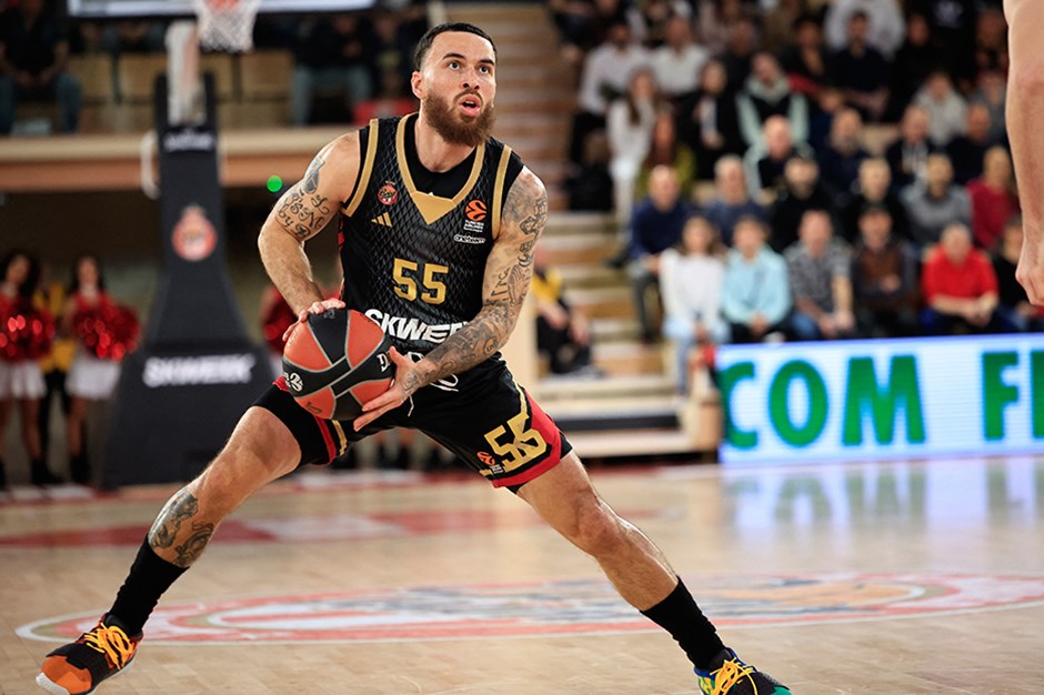 Mike James, Monaco'daki sözleşmesini uzattı