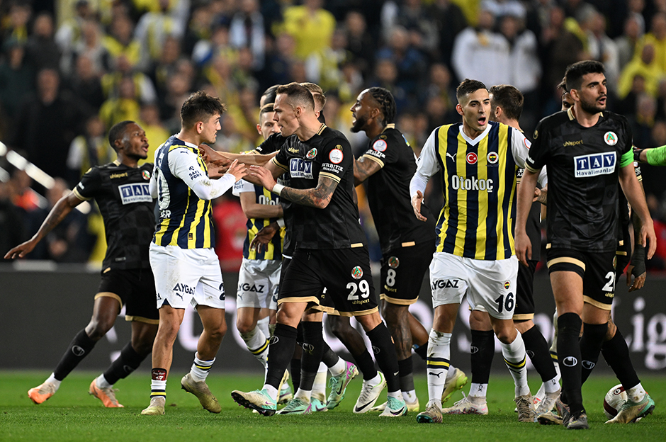 İlk 11'de değişim vakti: İsmail Kartal yeni denemeler yapıyor  - 2. Foto