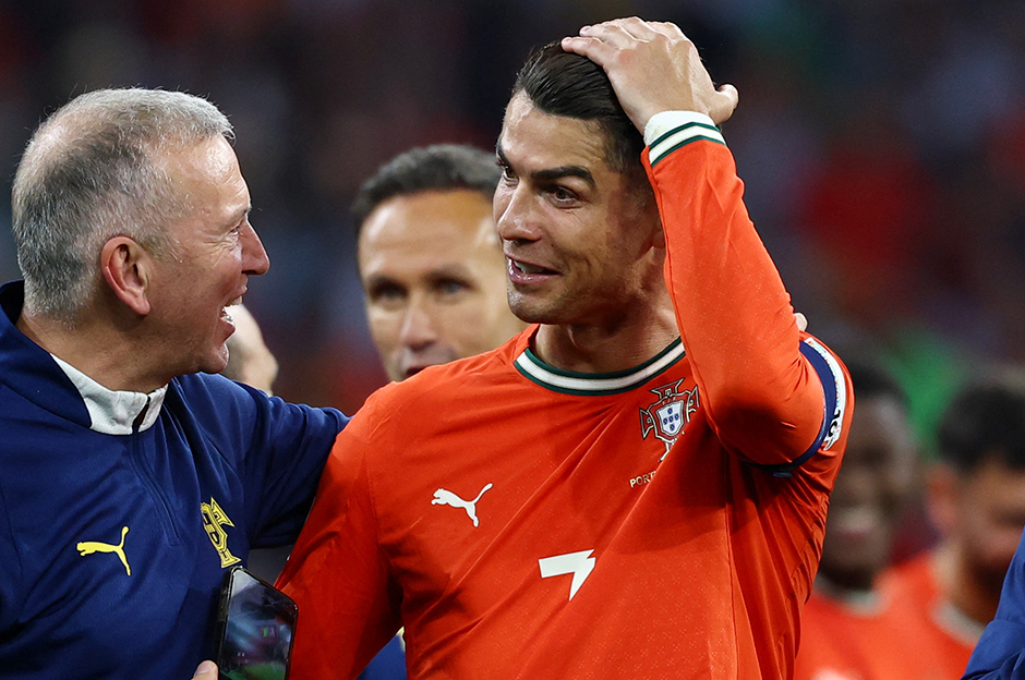 FLAŞ: Cristiano Ronaldo yeni sezonda formasını giyeceği takımı açıkladı - 3. Foto