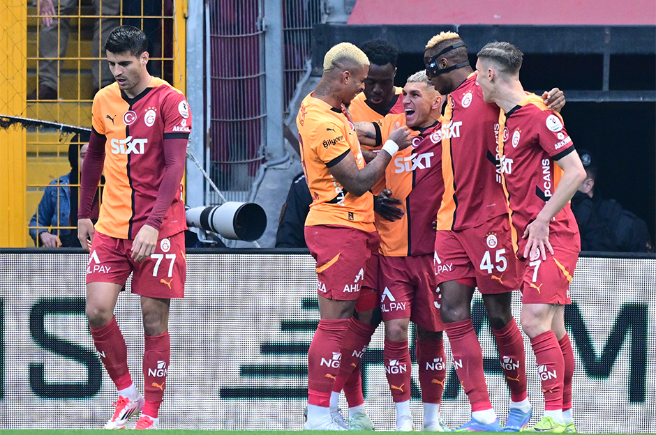 Galatasaray'ı şampiyonluk sonrası bekleyen dev gelir  - 3. Foto