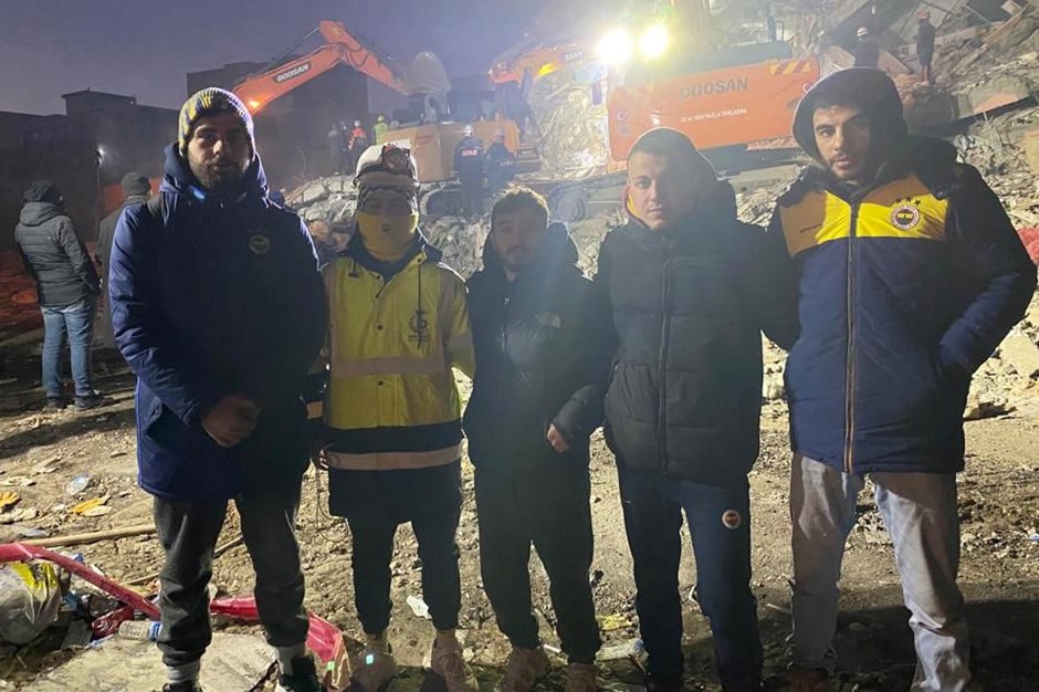 Fenerbahçeli boksörler arama kurtarma çalışmalarına katıldı