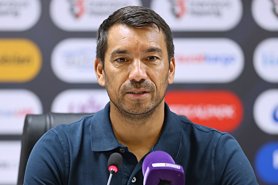 Giovanni Van Bronckhorst: "Oyuncularımız her şeyini verecek"