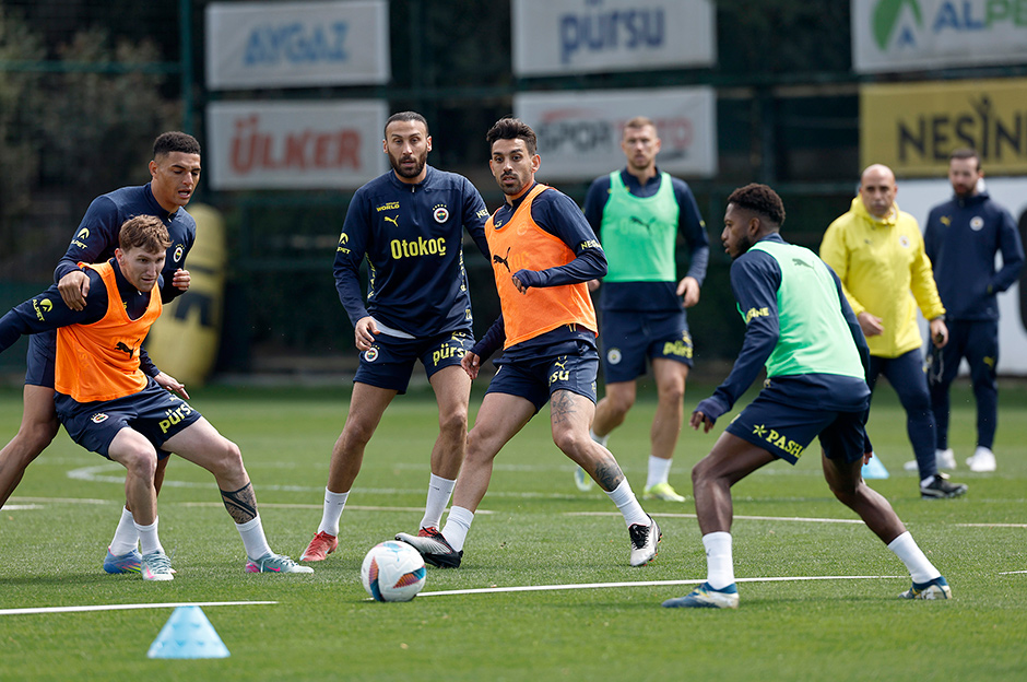 Mourinho, Beşiktaş derbisi 11'inin 9'unu netleştirdi: 2 mevki belirsiz  - 2. Foto