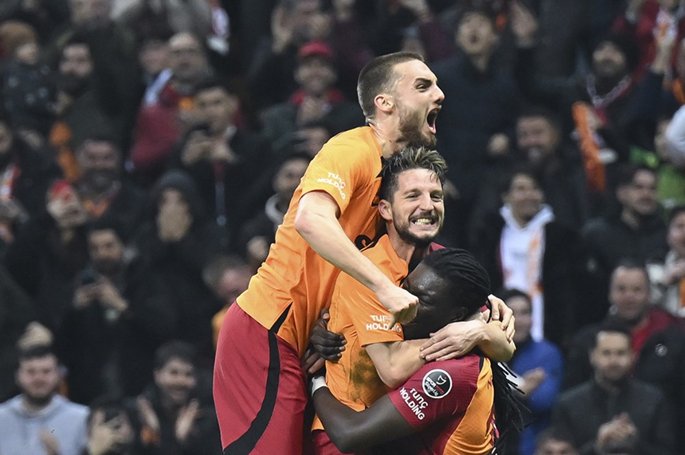 "Kornerden önce faul vardı" Galatasaray için ne yazdılar?  - 4. Foto