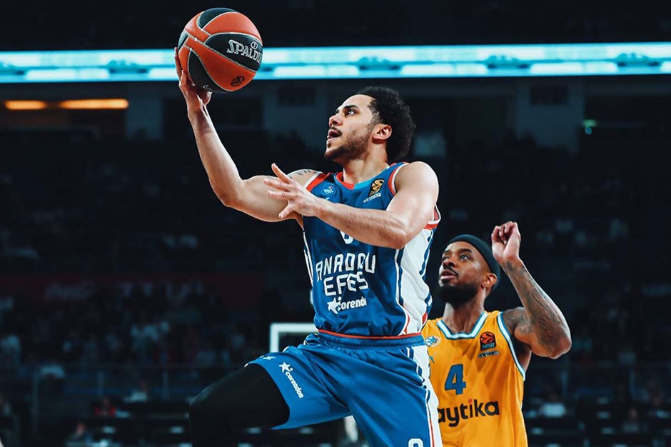 Anadolu Efes, sahasında Maccabi'ye farklı kaybetti