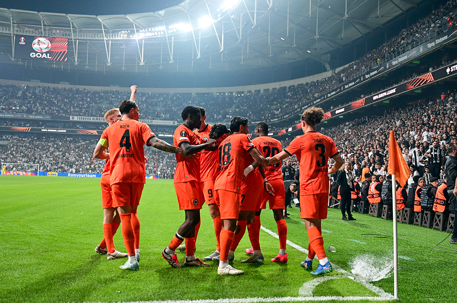 Almanlar Tüpraş Stadı'nın atmosferine hayran kaldı: "Yanınızda bir jet havalanıyormuş gibi"   - 4. Foto