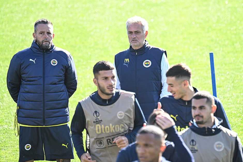 Fenerbahçe'nin Alkmaar maçı öncesi son idmanında Djiku detayı