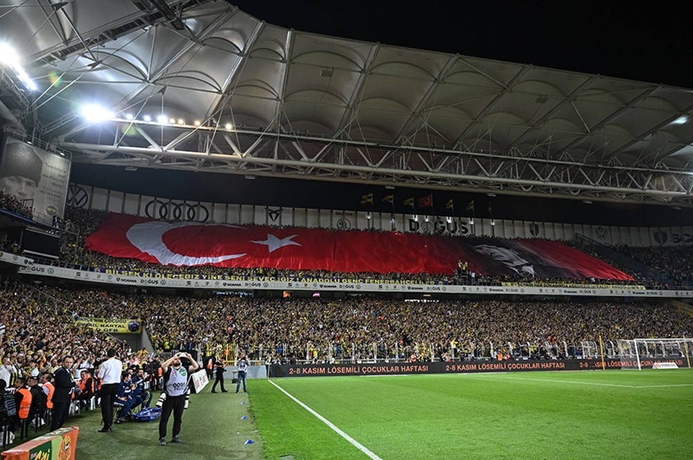 Fenerbahçe taraftarından Cumhuriyet'in 100. yılı için koreografi  - 1. Foto