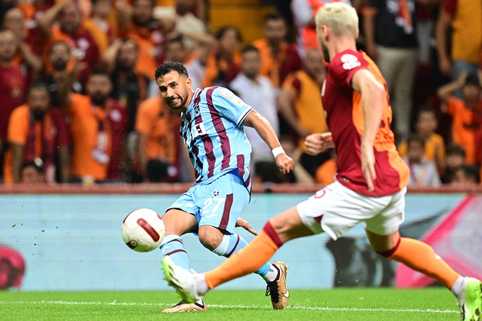 Galatasaray - Trabzonspor maçında top patladı