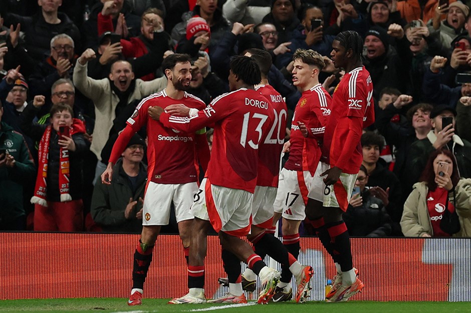 Manchester United evinde çeyrek finale yükseldi: Bruno Fernandes'ten hat-trick