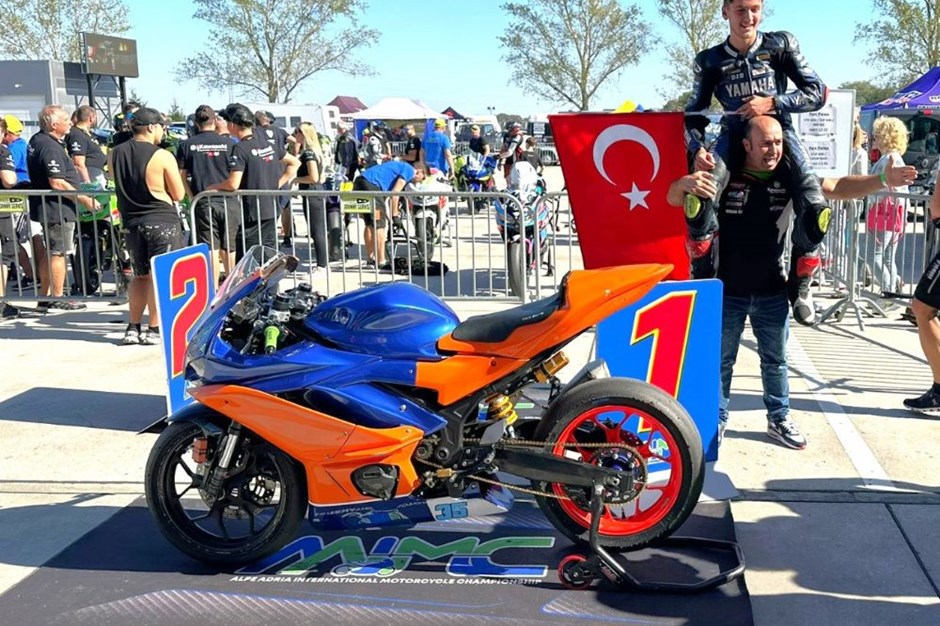 Türk motosikletçiler Avrupa'da 9 kez podyum gördü