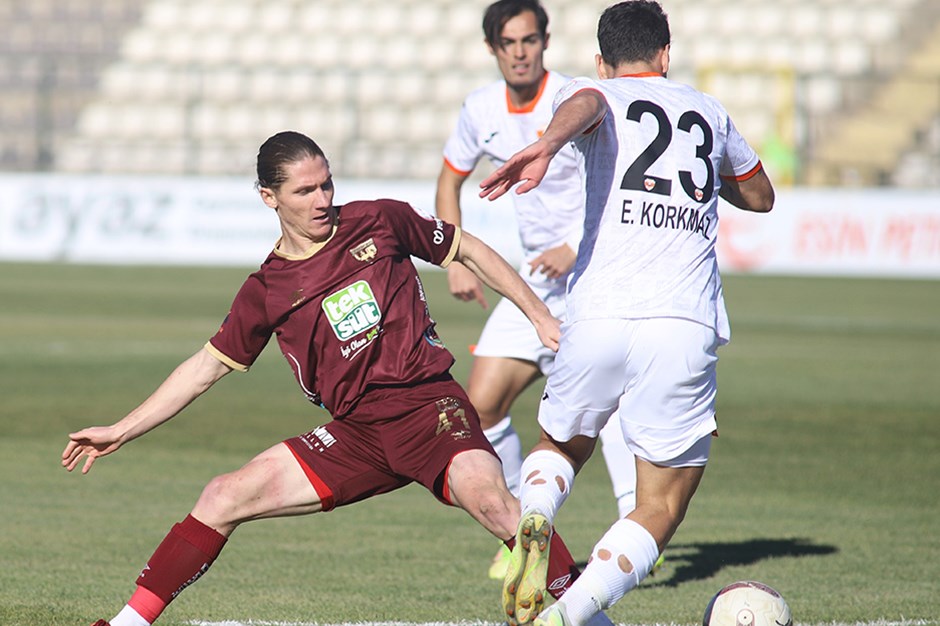 Adanaspor deplasmanda 2-0'dan geri döndü