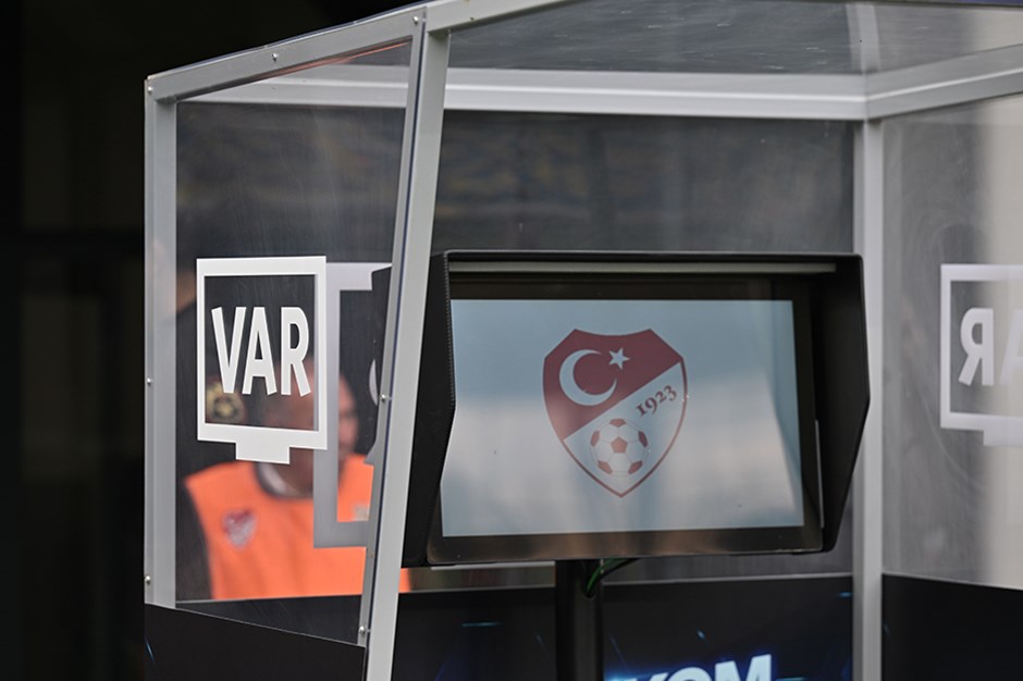 Galatasaray-Fenerbahçe derbisinin VAR hakemi açıklandı