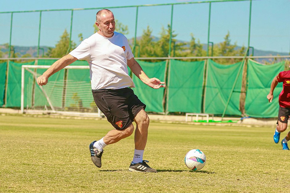 Göztepe'de değişim zamanı: Stoilov kararını verdi