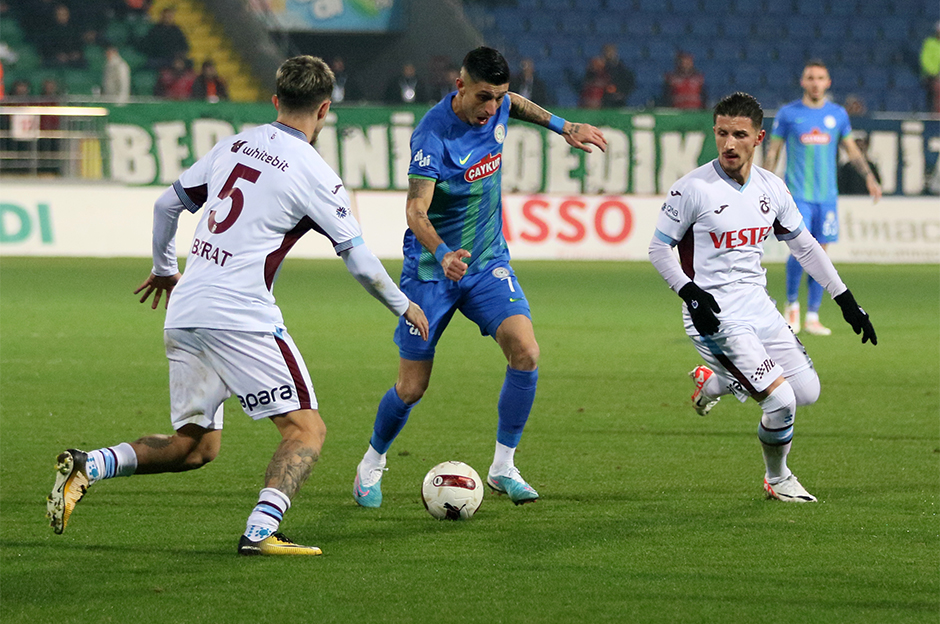 Süper Lig'de Karadeniz derbisi: Trabzonspor - Rizespor maçı ne zaman, saat kaçta, hangi kanalda?(İlk 11'ler)  - 3. Foto