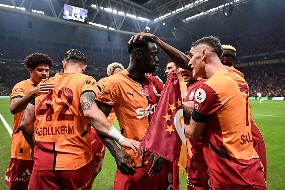 Derbiyi kazanan Galatasaray liderliğini perçinledi