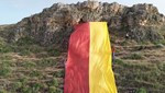 Taraftarlar tepeye 500 metrekarelik Galatasaray bayrağı astı
