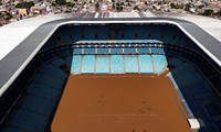 Sel felaketinin vurduğu stadyum sular altında kaldı